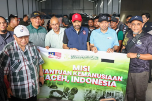 Gubernur Aceh menerima bantuan untuk korban bencana Aceh