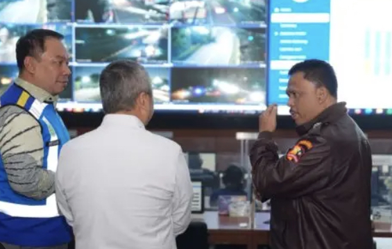 Kakorlantas, Menhub, dan Jasa Marga Pantau Arus Mudik Nataru 2