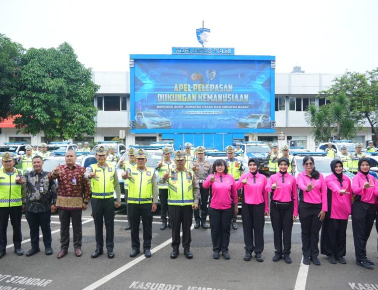 Korlantas distribusi bantuan ke Sumbar